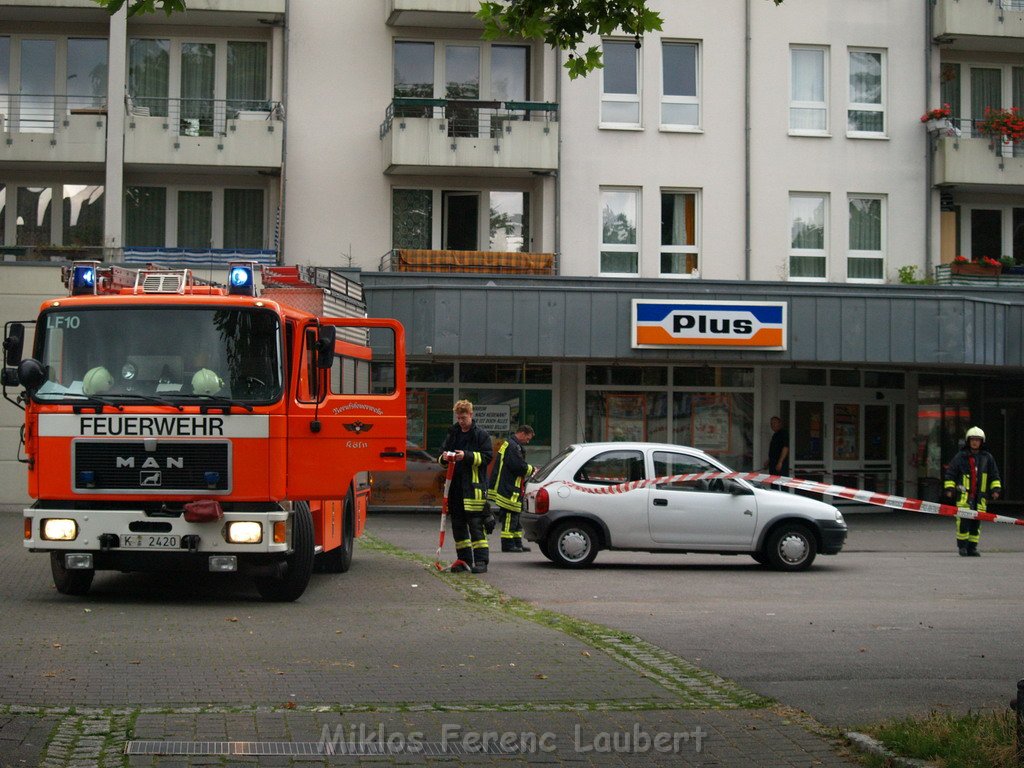Brand Koeln Muelheim Berlinerstr Tiefgarage oder Keller   P25.JPG